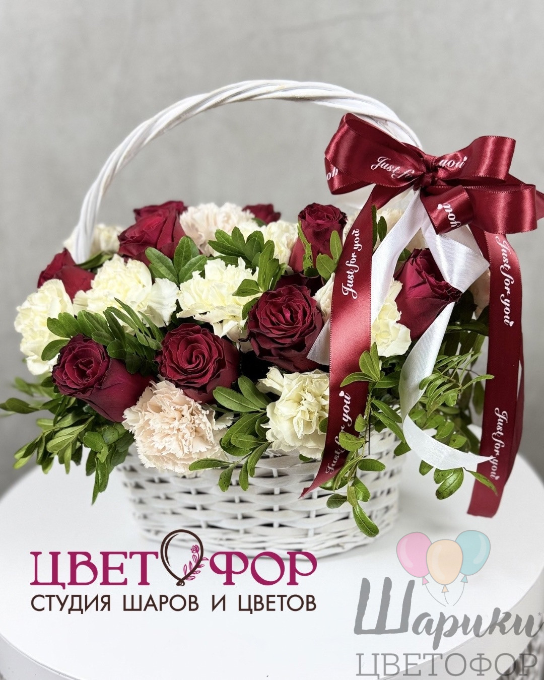 Корзина с розами и диантусами 1 Корзина с розами и диантусами 1